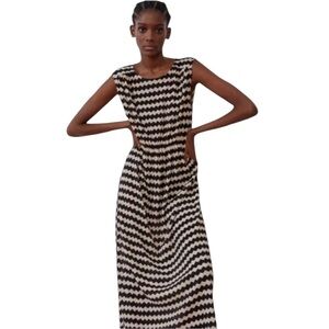 ZARA Women's Printed Pleated Striped Stretchy Black/Beige Maxi Dress Sz L